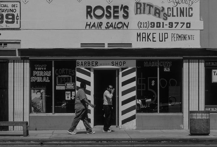 ROSE'S ヘアサロン店構え（白黒）